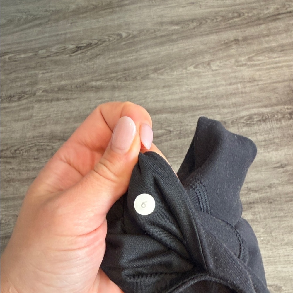 Lululemon size 6 crop 23” - Picture 3 of 3